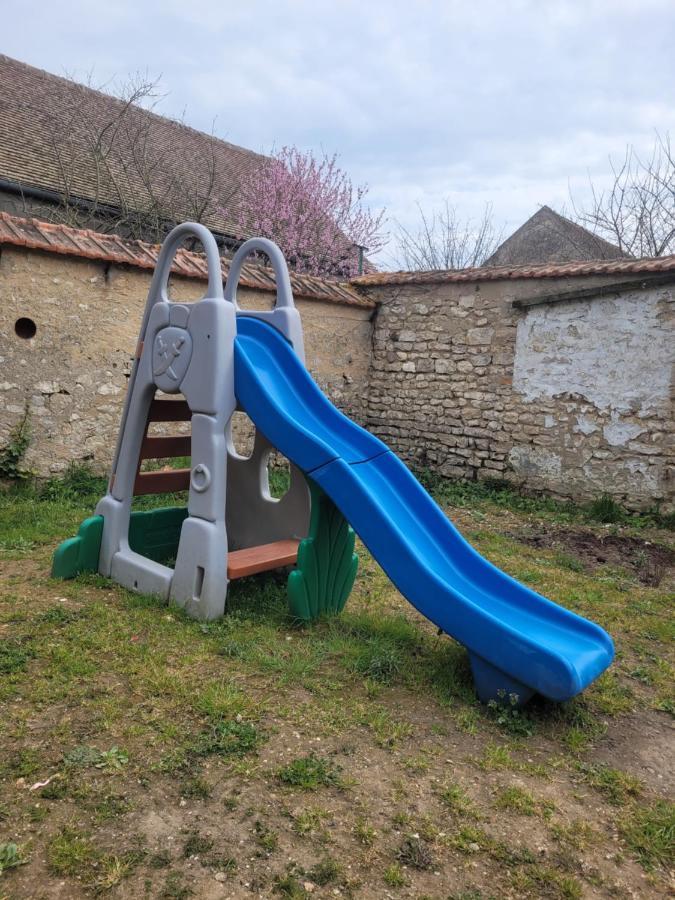 Villa Un Nid Pour La Nuit Bransles Esterno foto